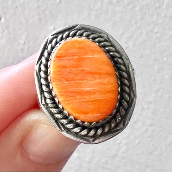 Vintage NATIVE Navajo Spiny Oyster Shell & Sterling Silver Southwestern Ring - Picture 3 of 11